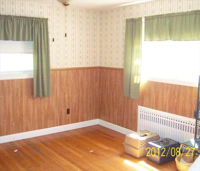 empty living room with wood flooring and green curtians
